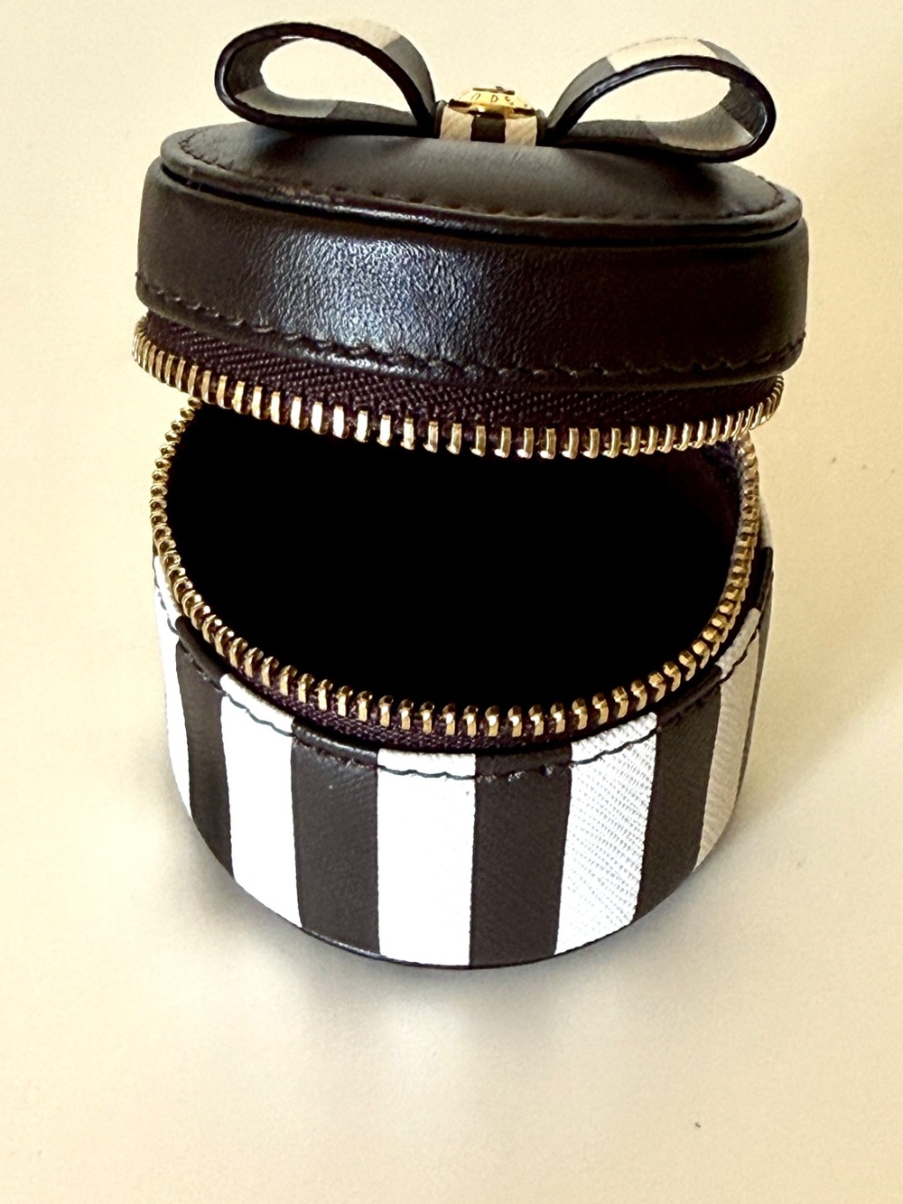 Retired Henri Bendel Brown Stripe Travel Jewelry Case Ring Box - Picture 9 of 9